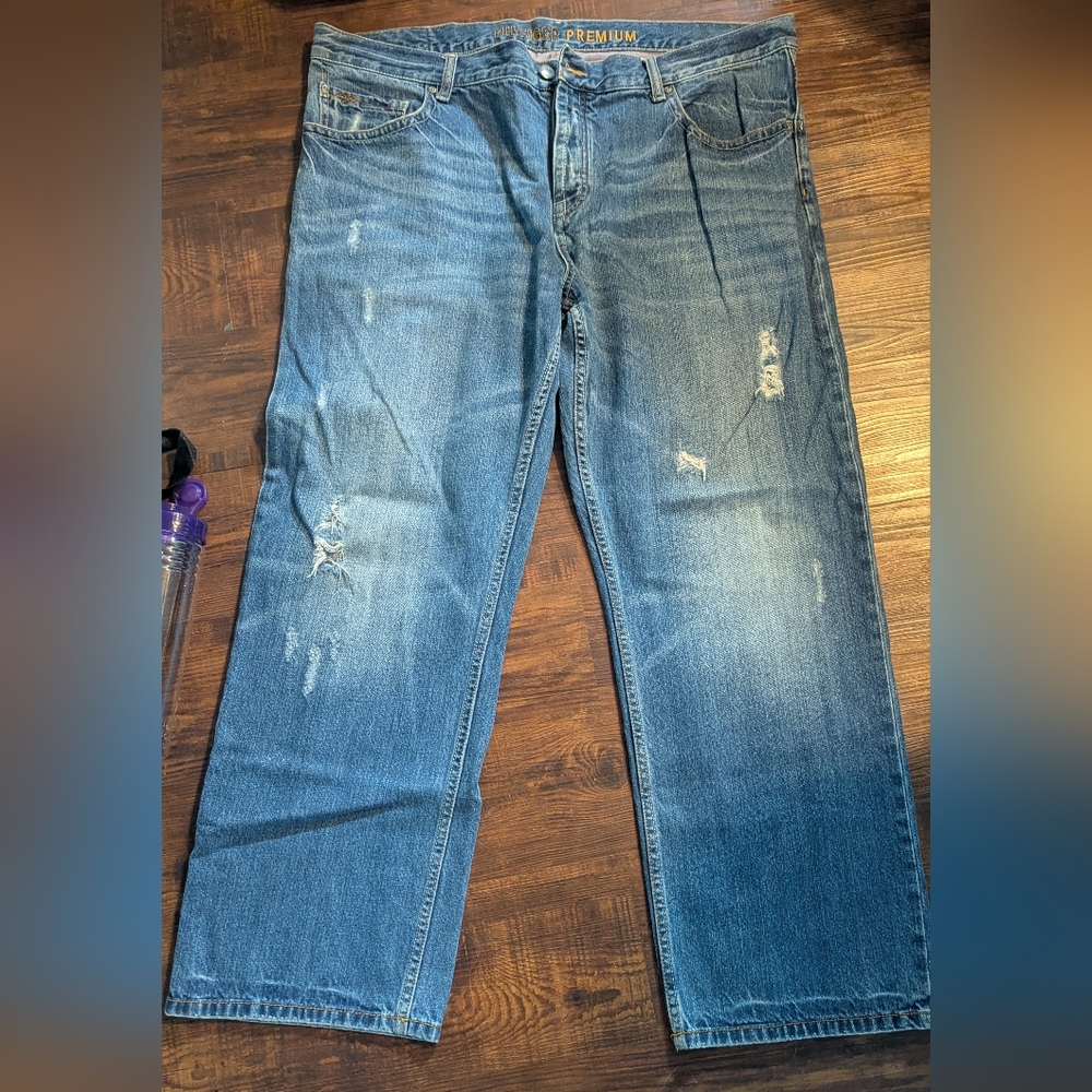 Blue Jeans with Distressed Details Slim Strait